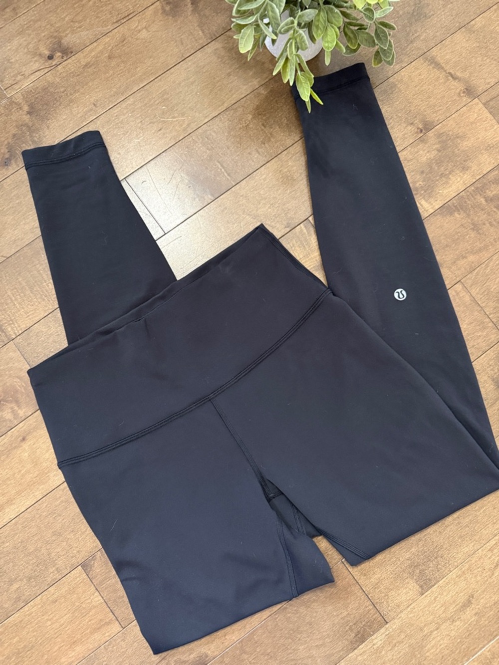EUC - Lululemon Wonder Train 28” leggings